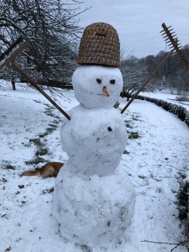 Schneemann mit besonderen Hut