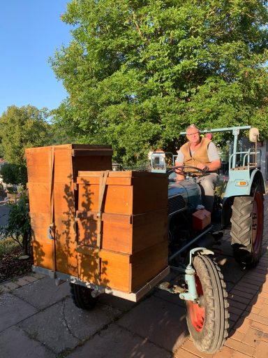 Honigwaben transport zum Schleuderraum